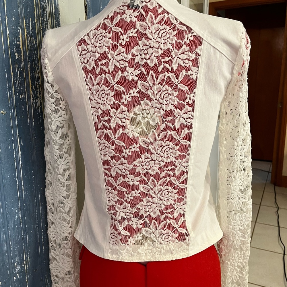 Size small nwot white lace jacket. - Picture 2 of 4